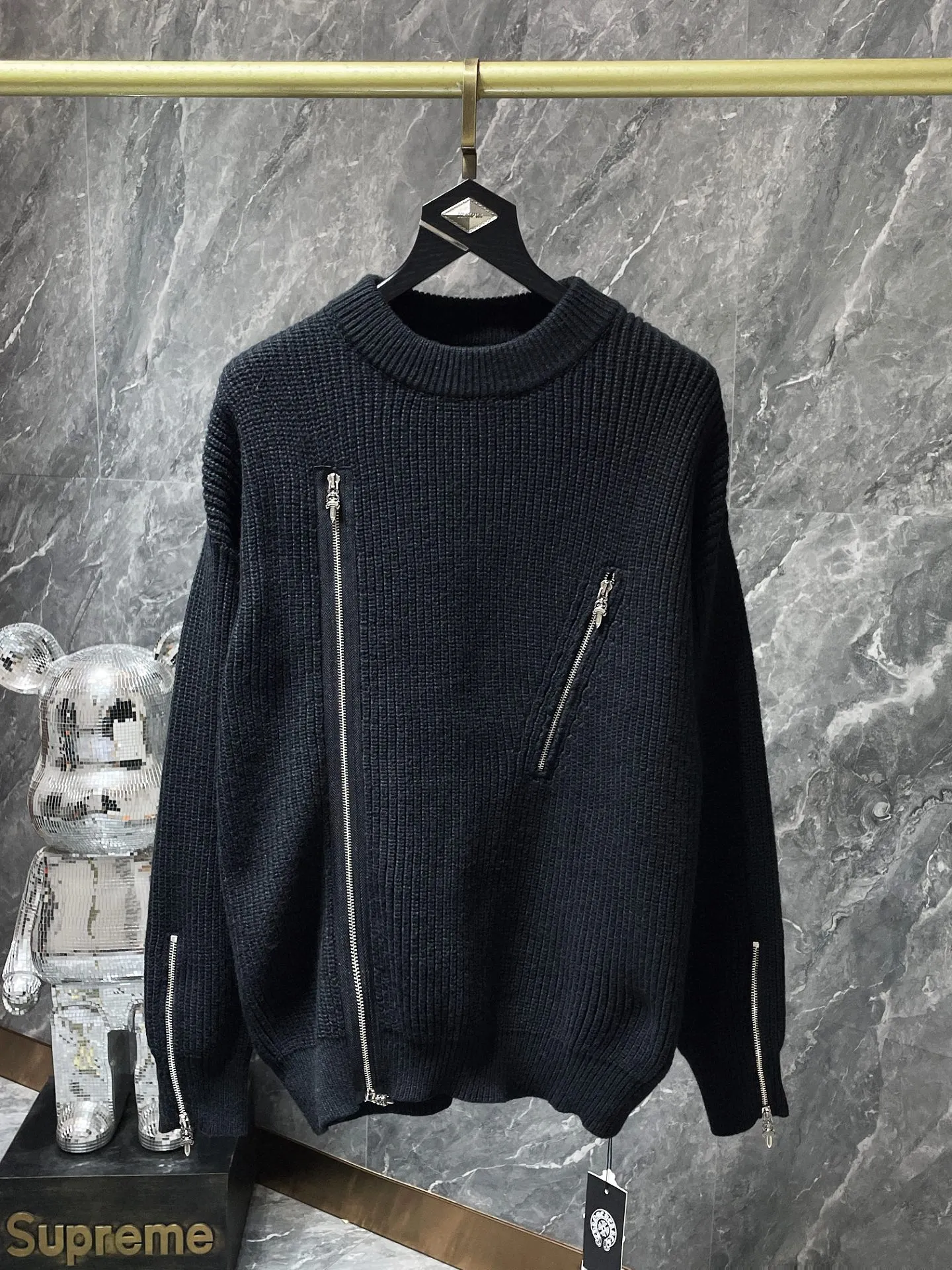 P276 Chrome Hearts Autumn and Winter Sweater Series Round-neck sweater with zipper design Full-body customized high-weight zipper Special treatment on cuff zipper Selected high-quality wool and 100% cotton knitted fabric Non-common version on the market! ! Recommended color: black Size: S, M, L, XL